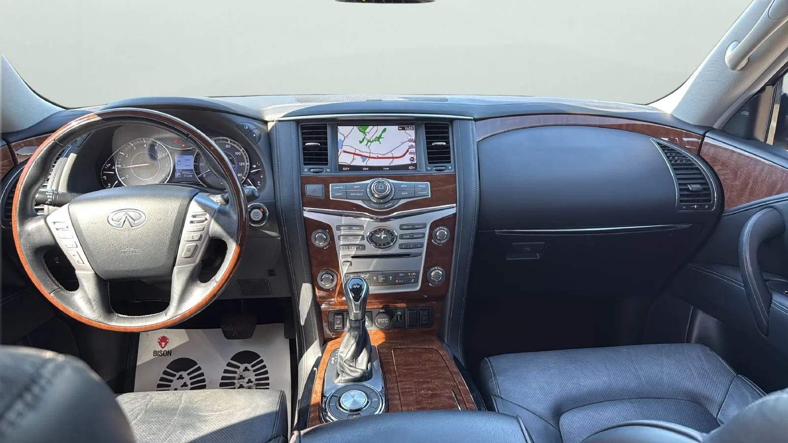 Infiniti QX80 photo 21