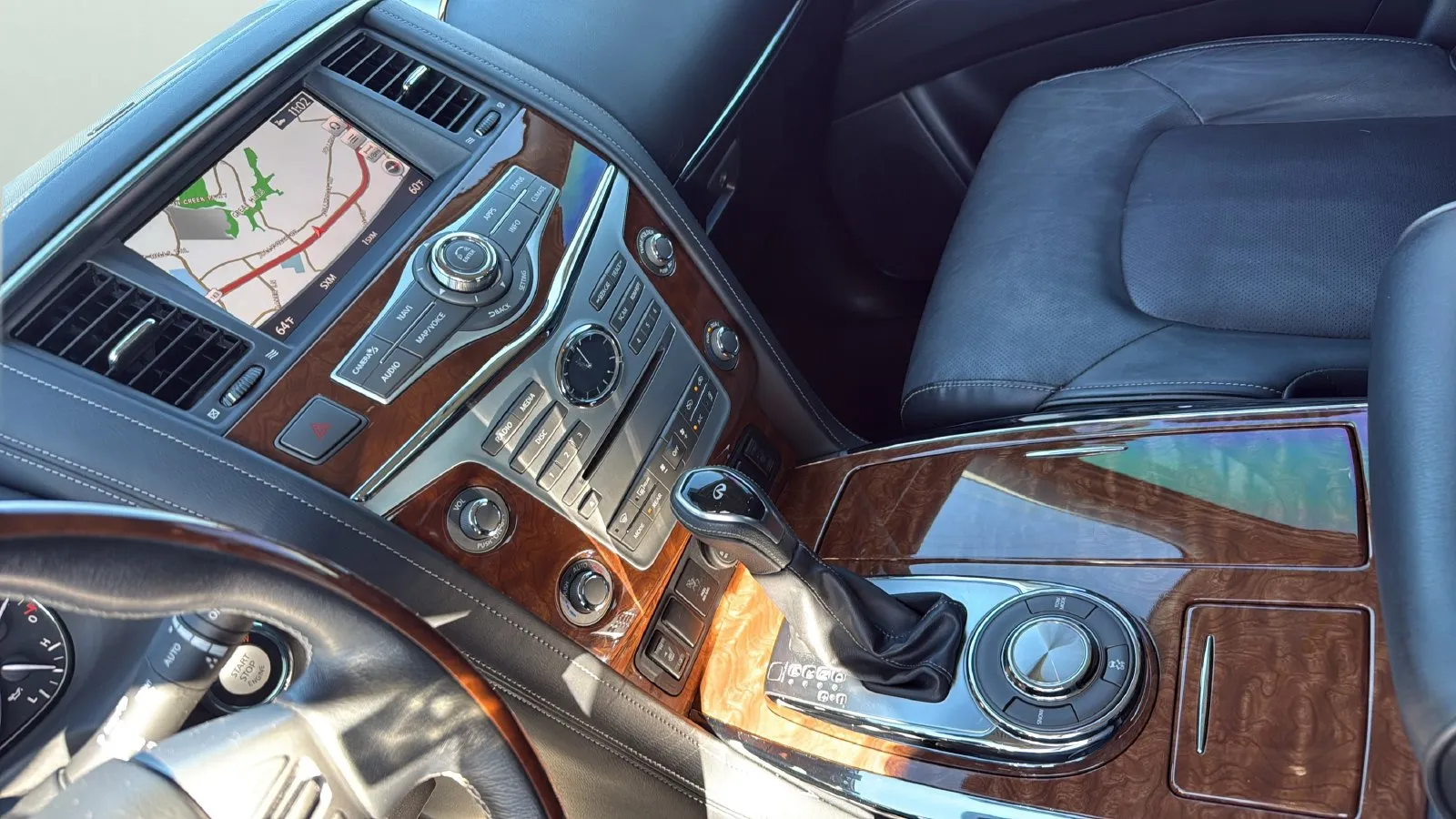 Infiniti QX80 photo 20