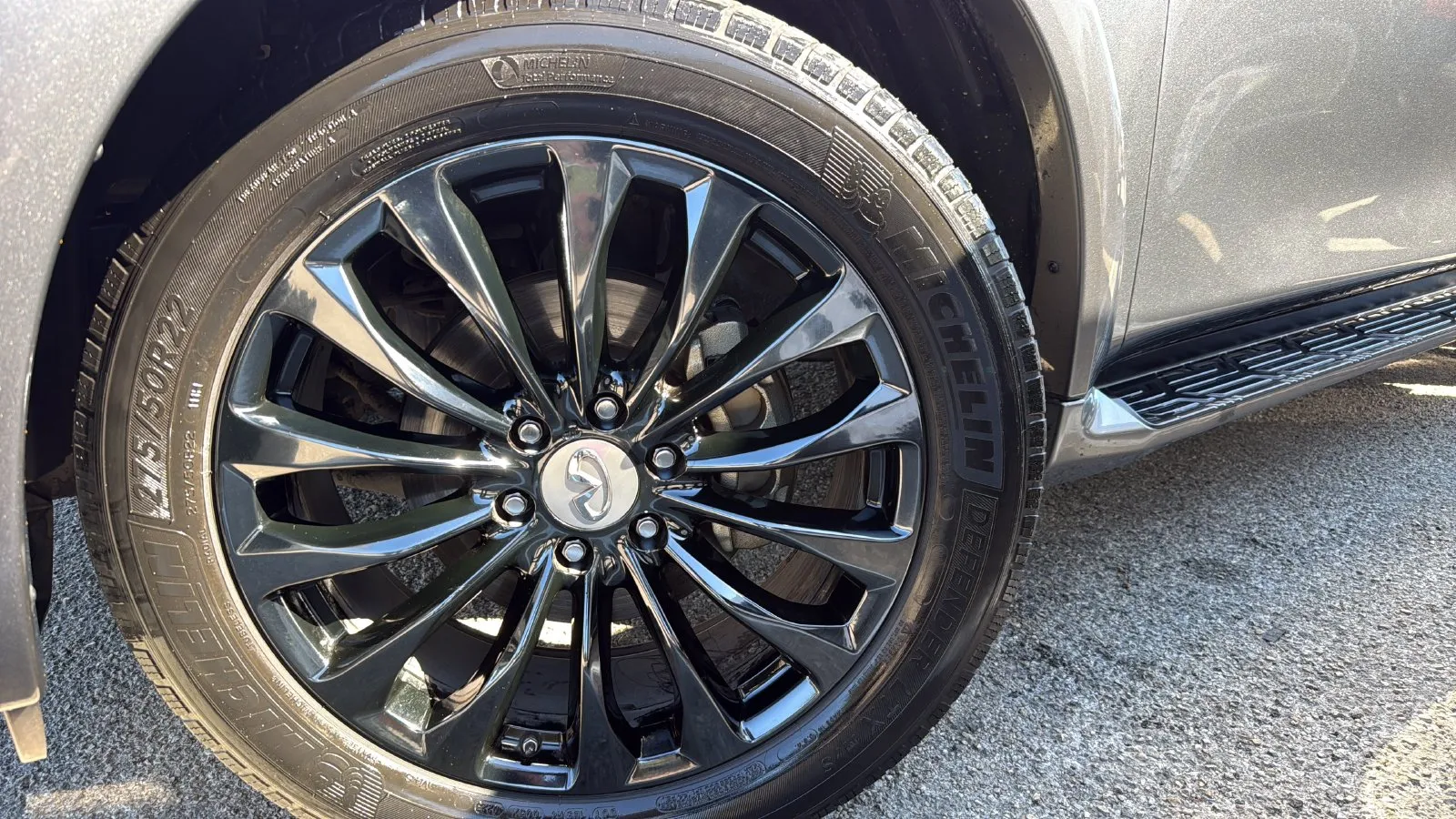 Infiniti QX80 photo 29