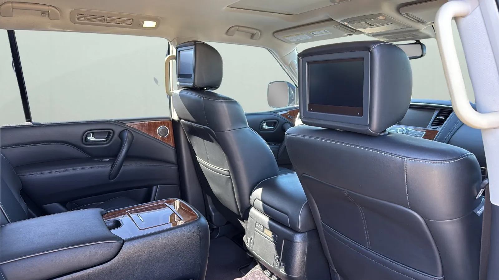 Infiniti QX80 photo 28