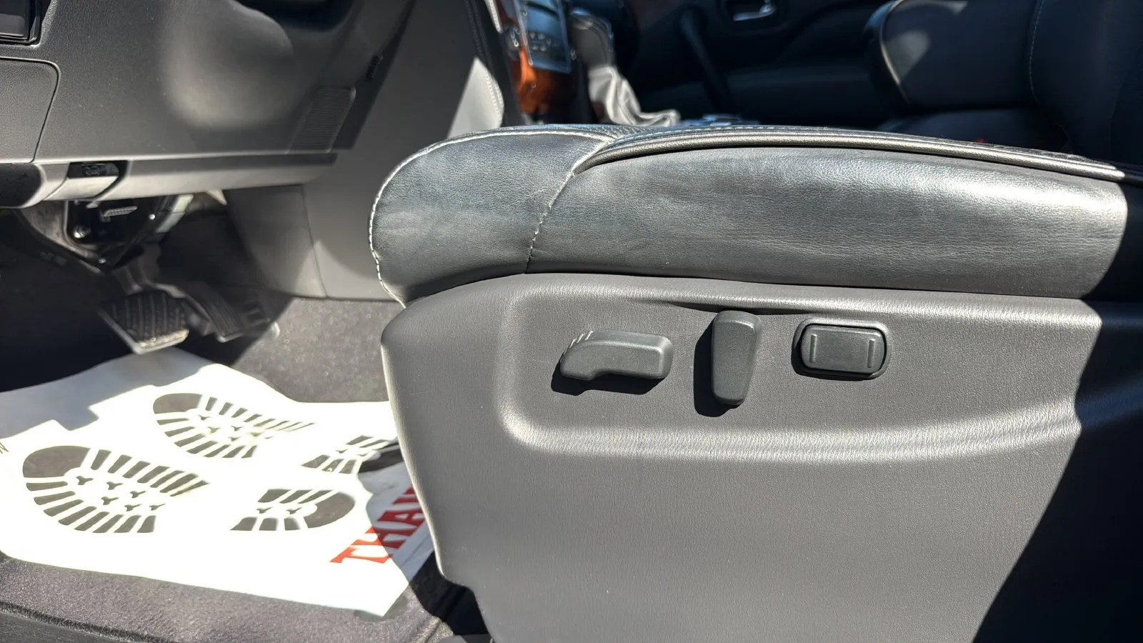 Infiniti QX80 photo 10