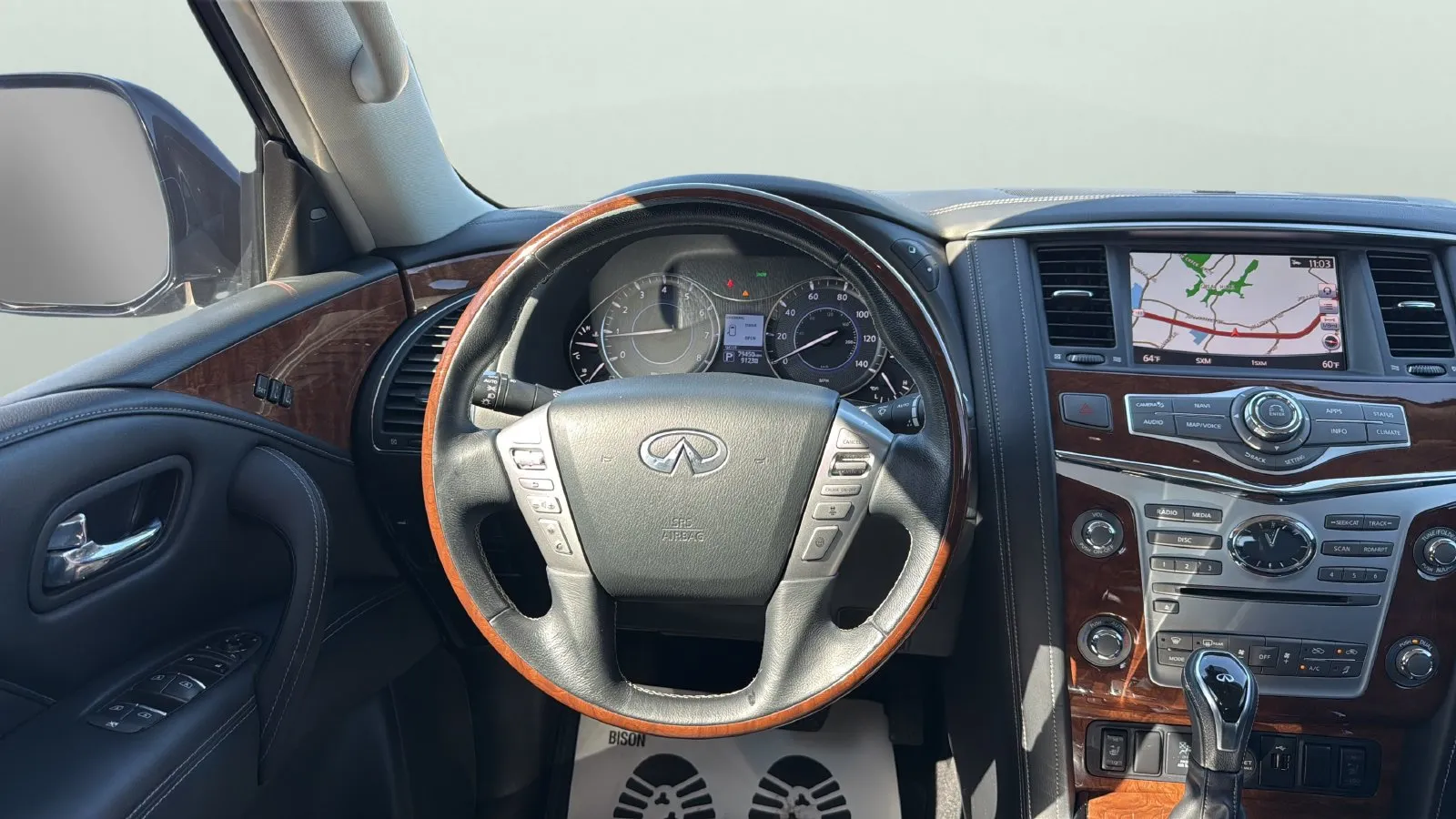 Infiniti QX80 photo 12