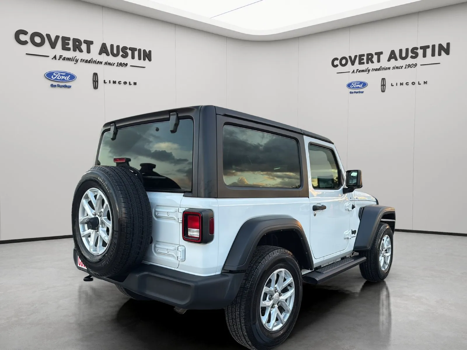 Jeep Wrangler photo 5