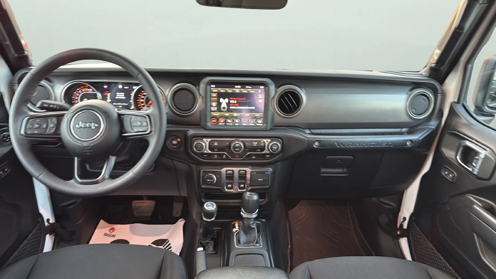 Jeep Wrangler photo 21