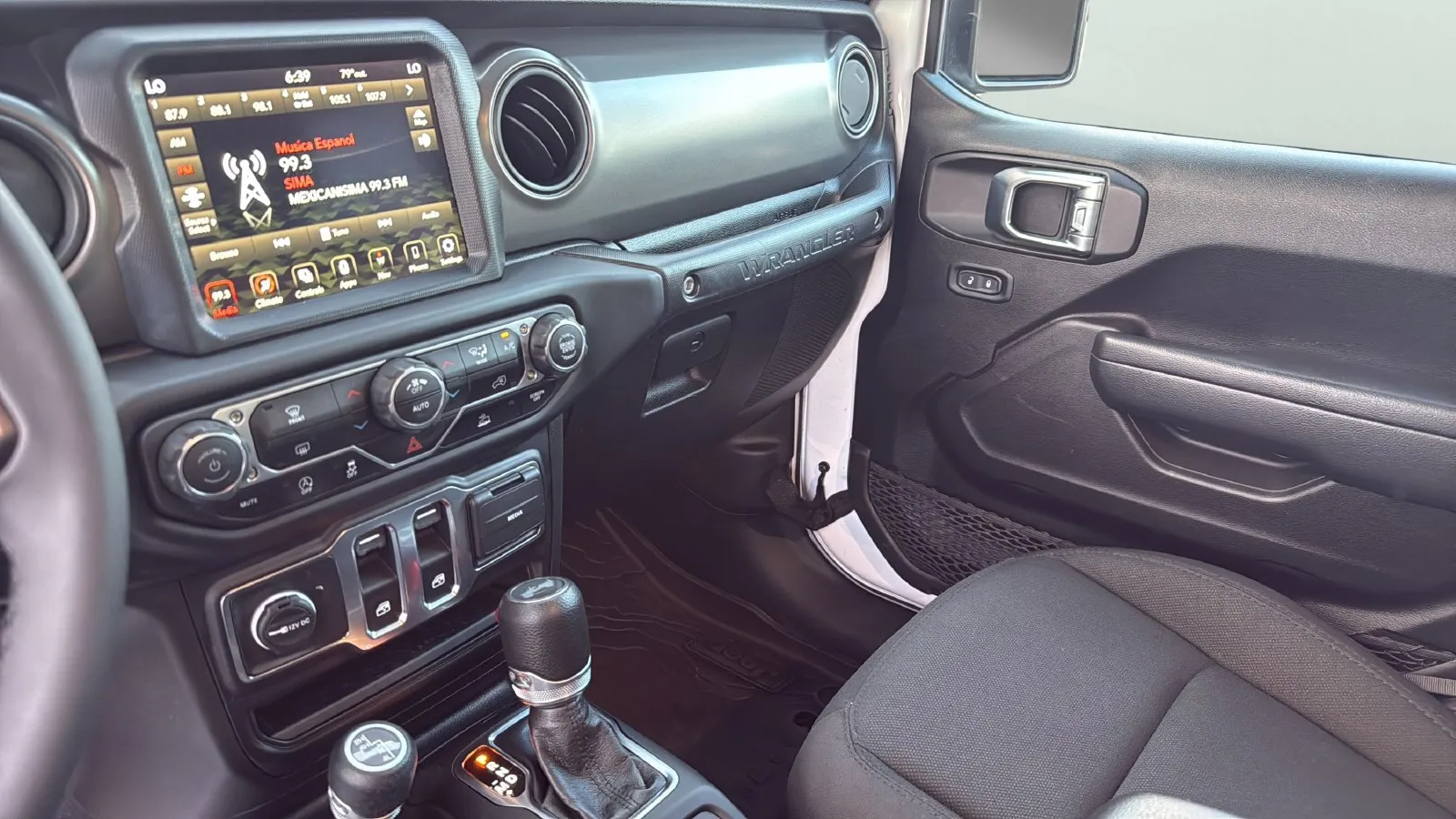 Jeep Wrangler photo 19