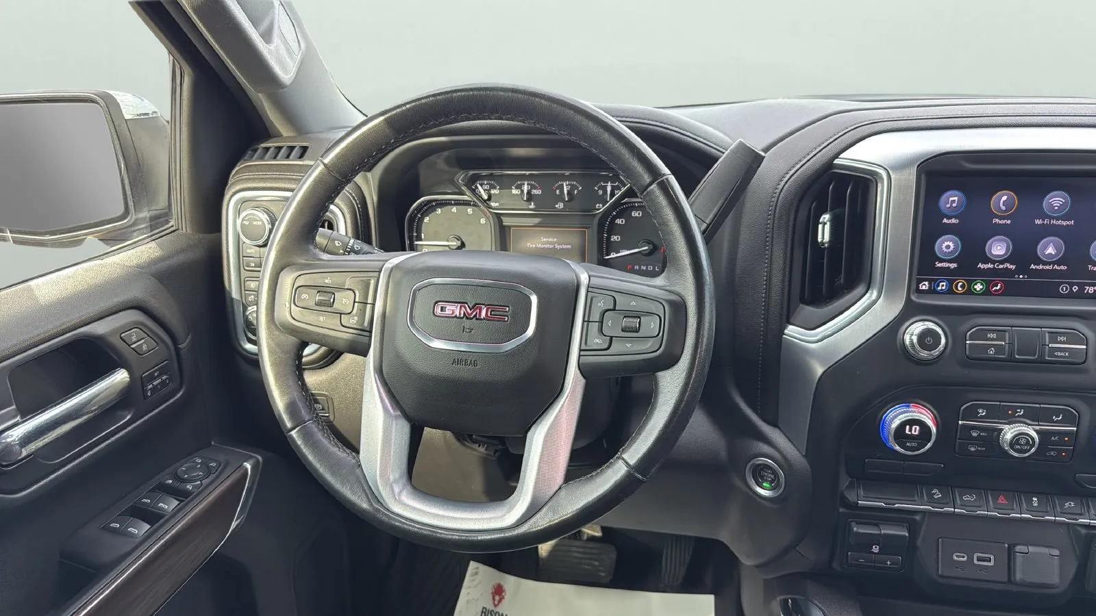 GMC Sierra photo 12