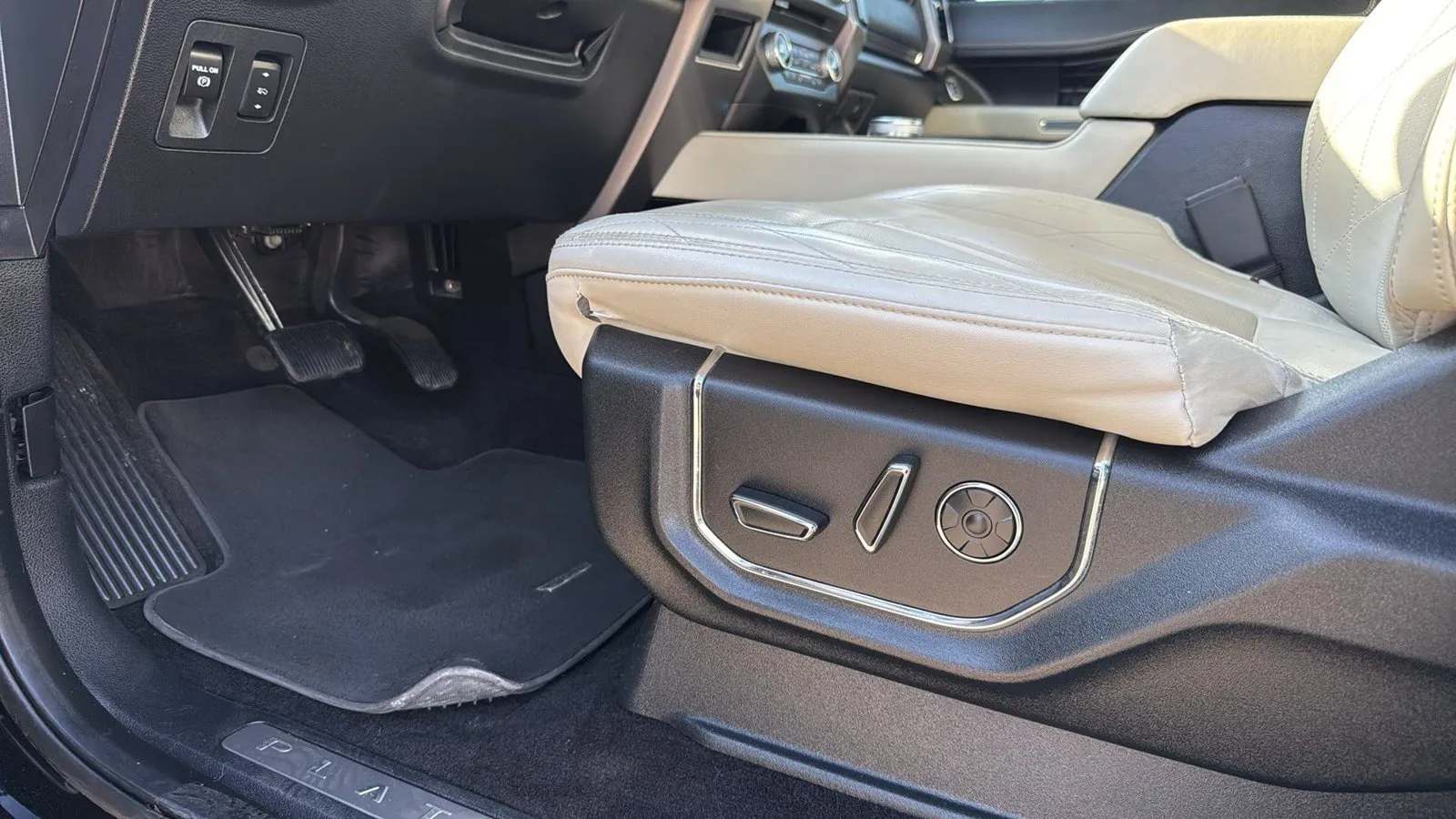 Ford Expedition MAX photo 8