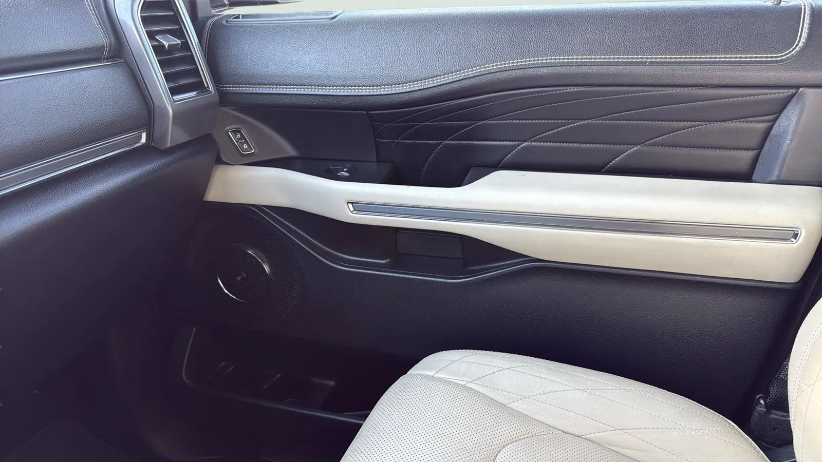 Ford Expedition MAX photo 21