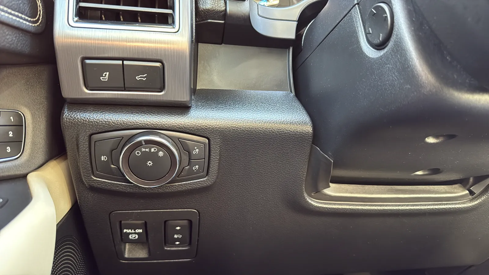 Ford Expedition MAX photo 15