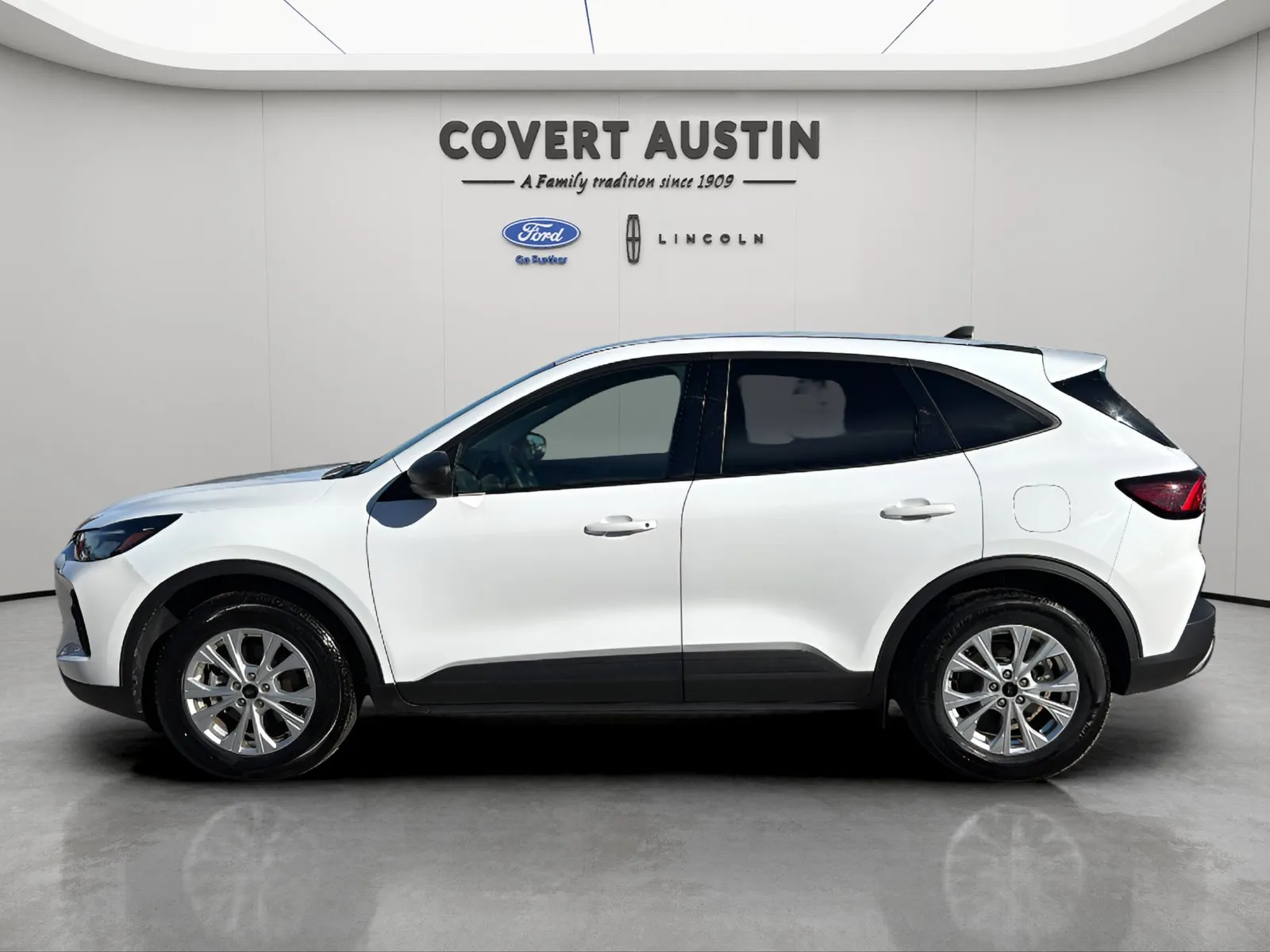 Ford Escape photo 2