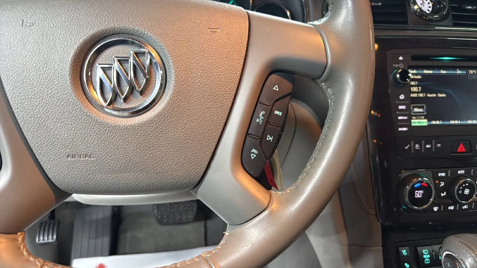 Buick Enclave photo 15