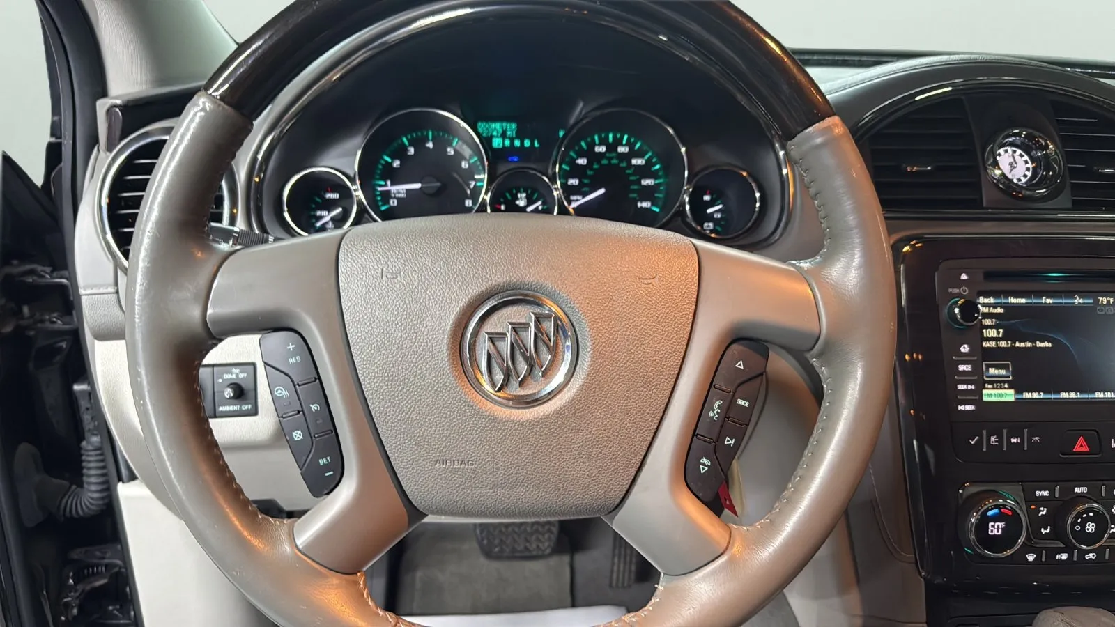 Buick Enclave photo 14