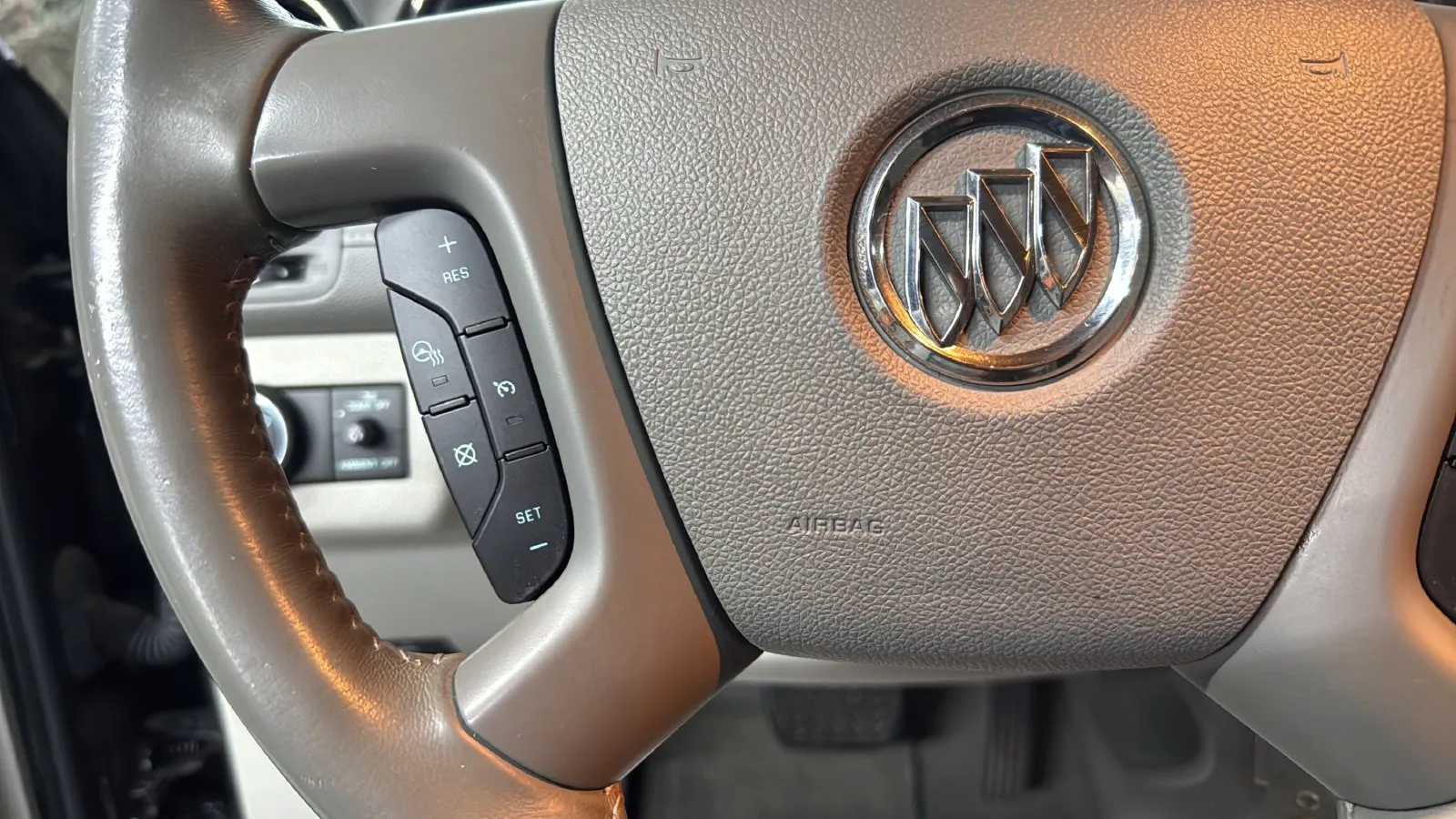 Buick Enclave photo 16