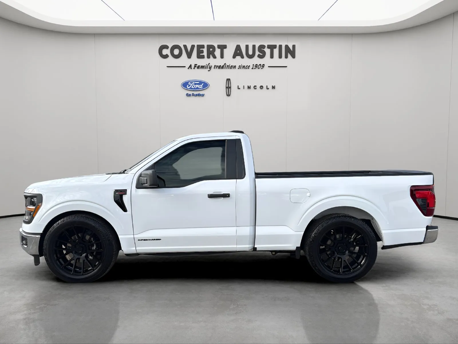 Ford F-150 photo 2