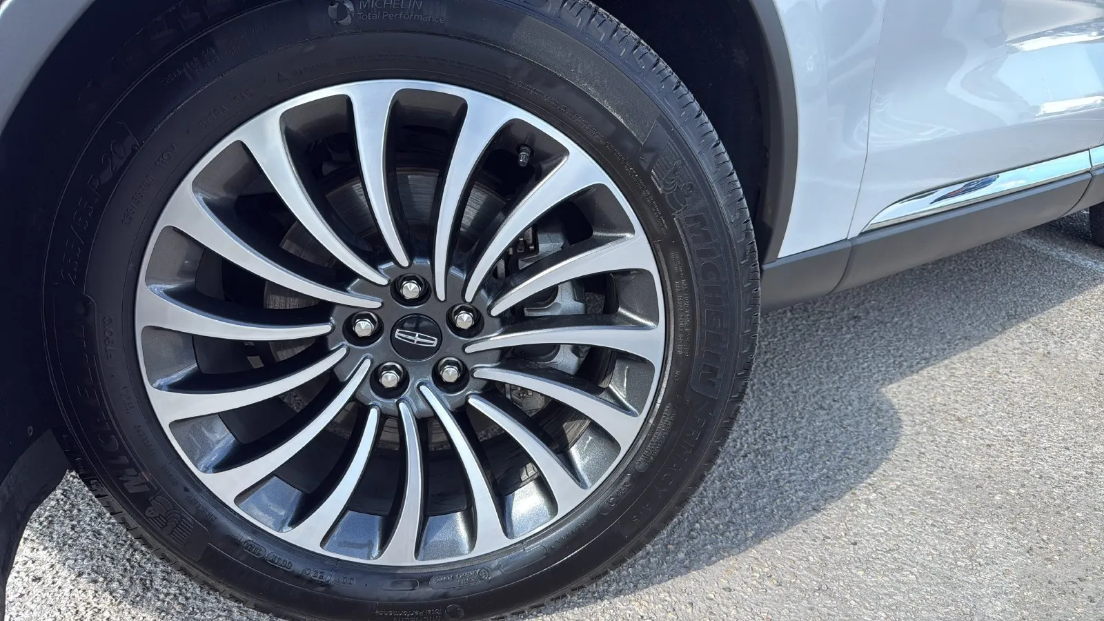 Lincoln Aviator photo 27