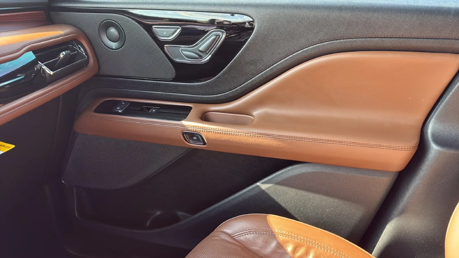 Lincoln Aviator photo 21