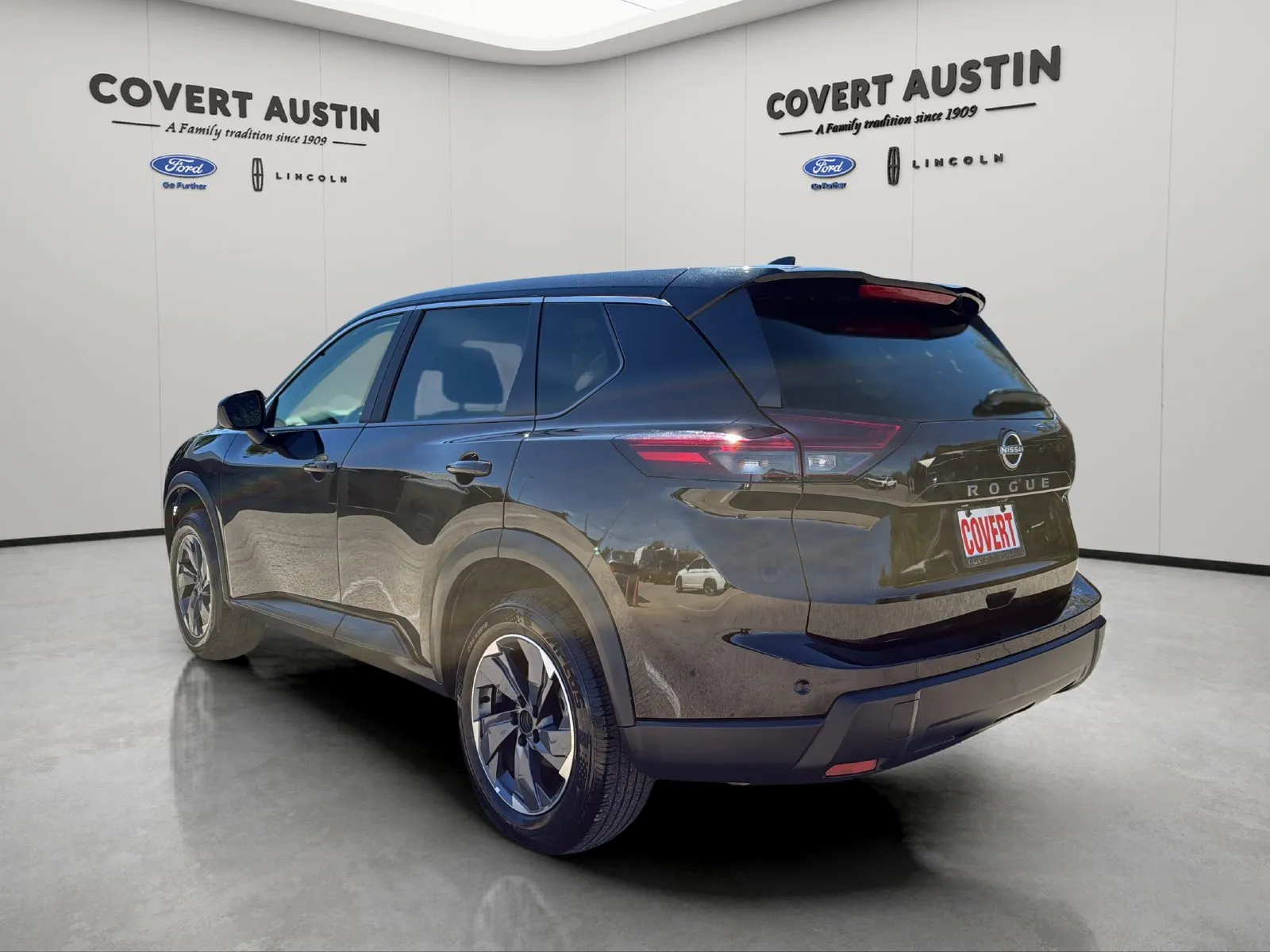 Nissan Rogue photo 2