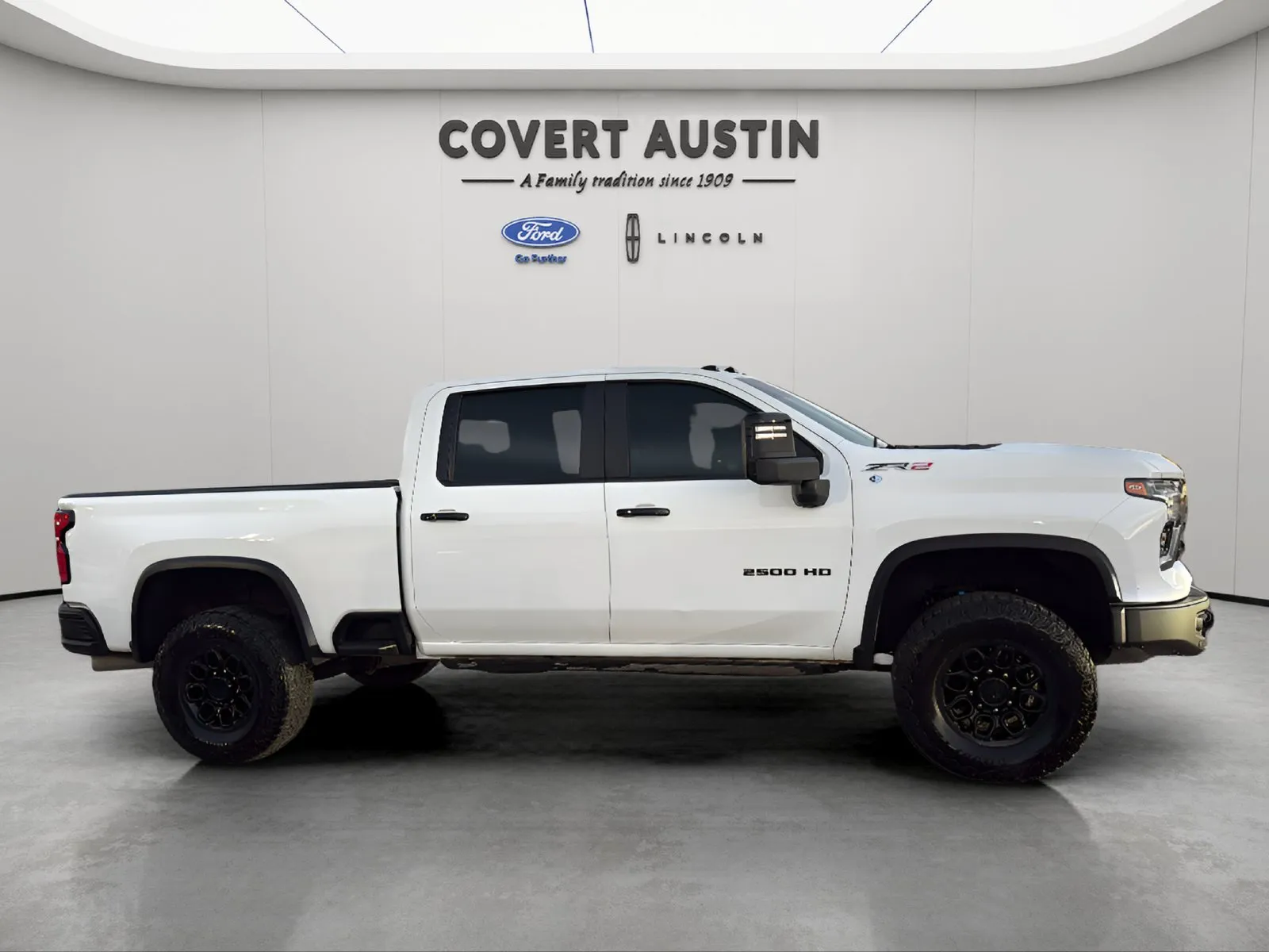 Chevrolet Silverado photo 3