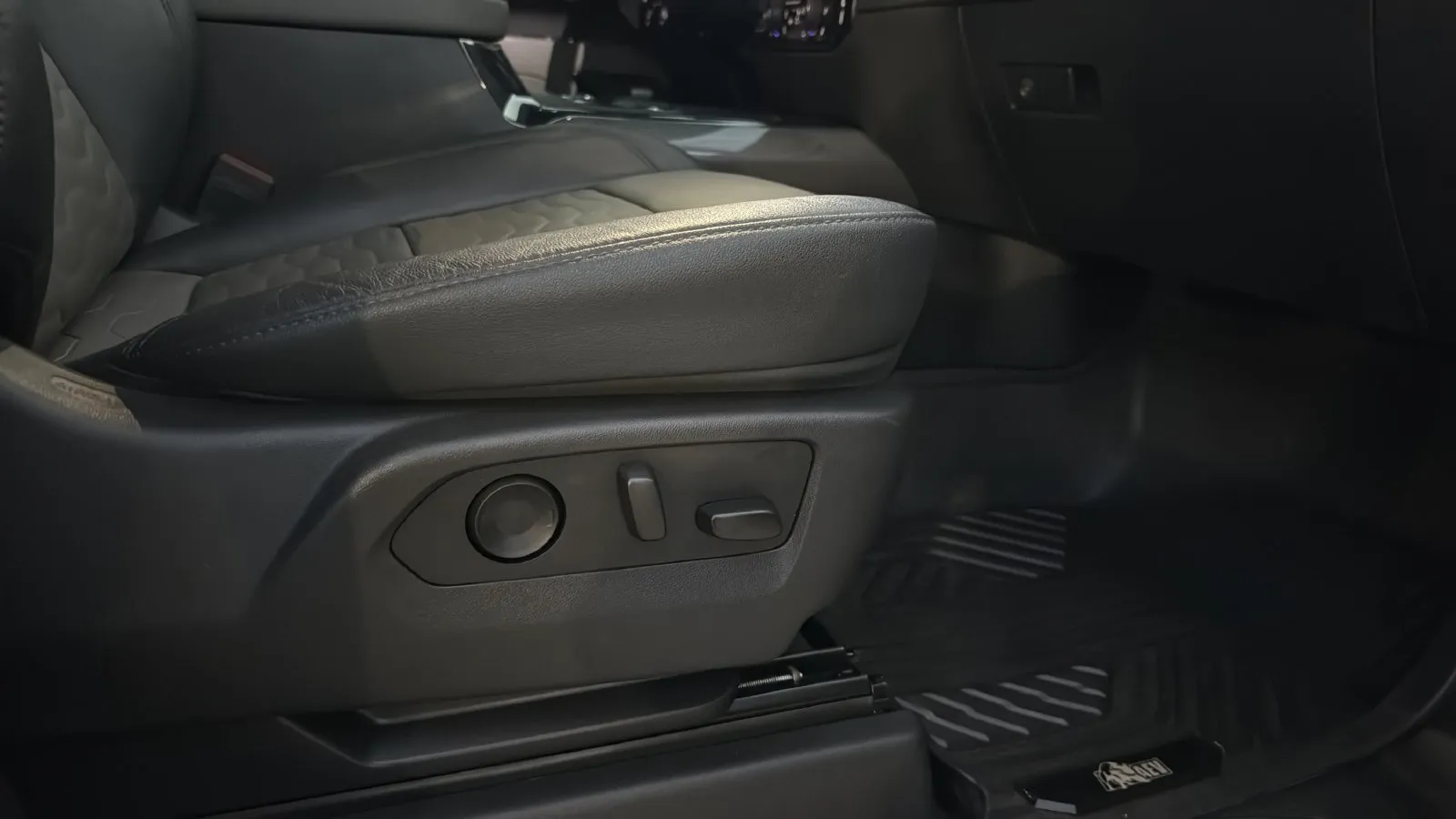 Chevrolet Silverado photo 21