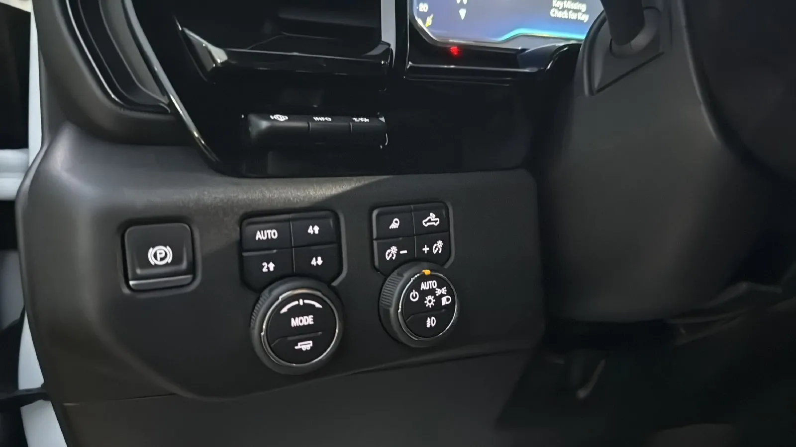 Chevrolet Silverado photo 14