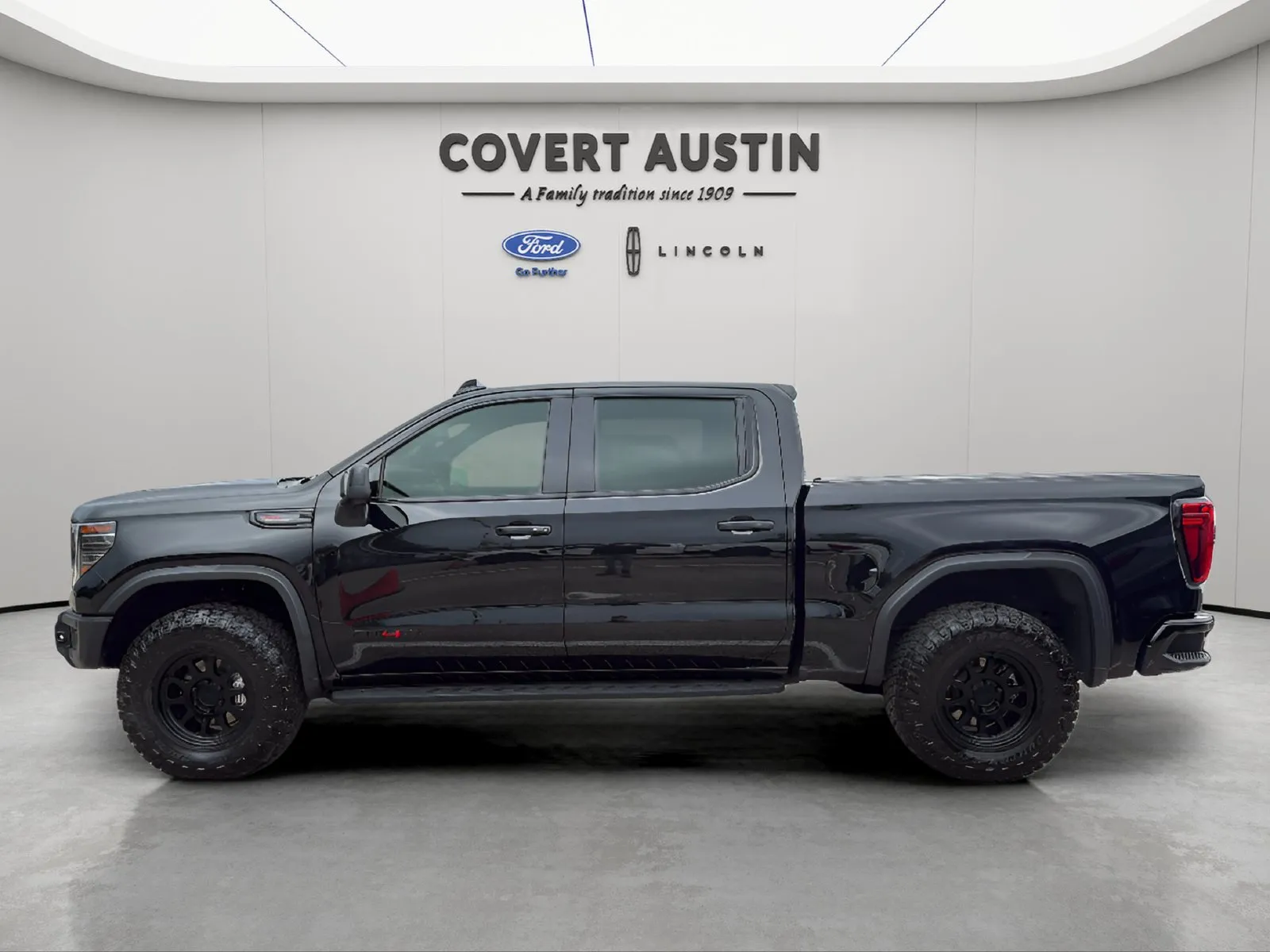 GMC Sierra photo 2