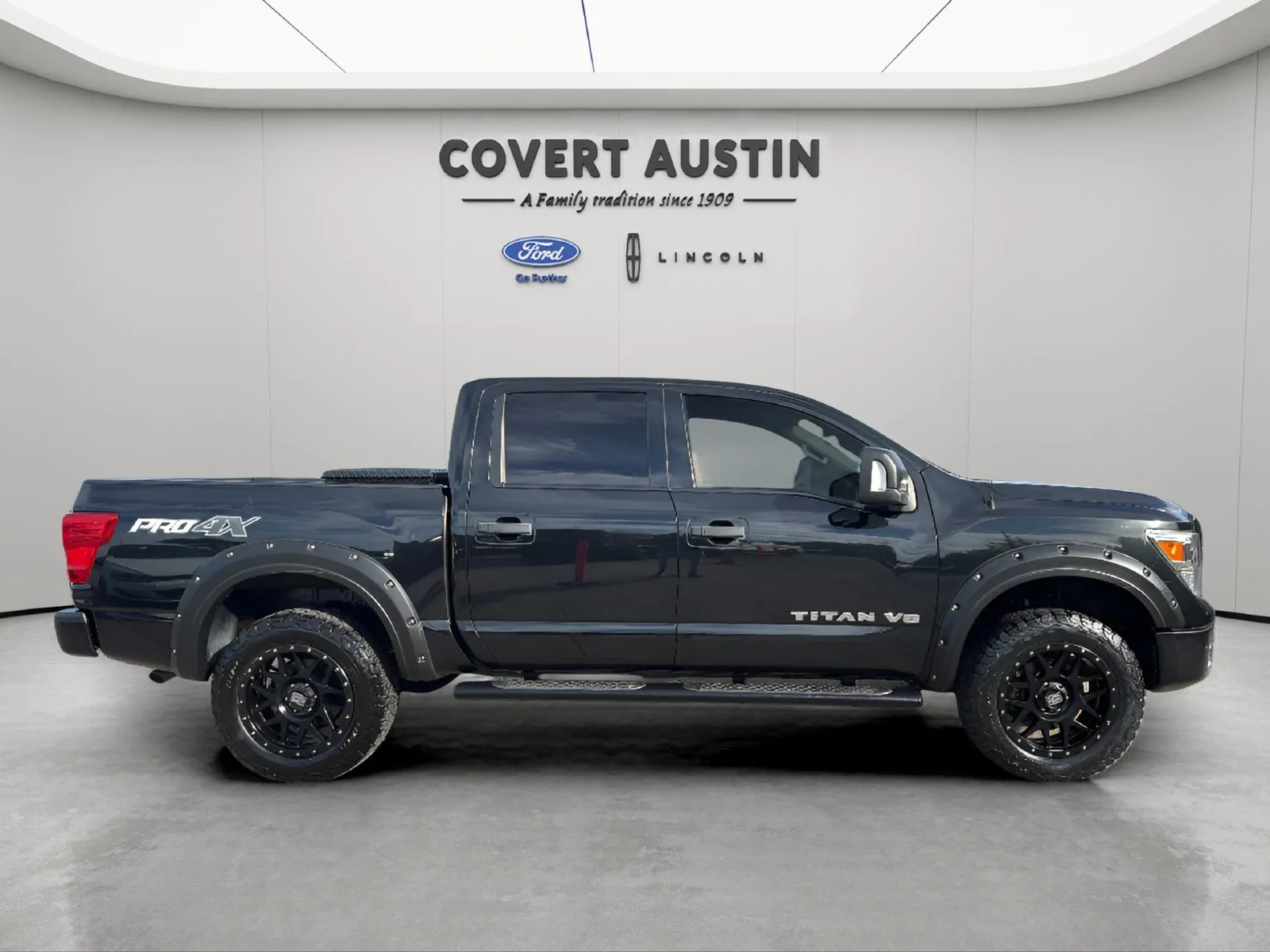 Nissan Titan photo 6