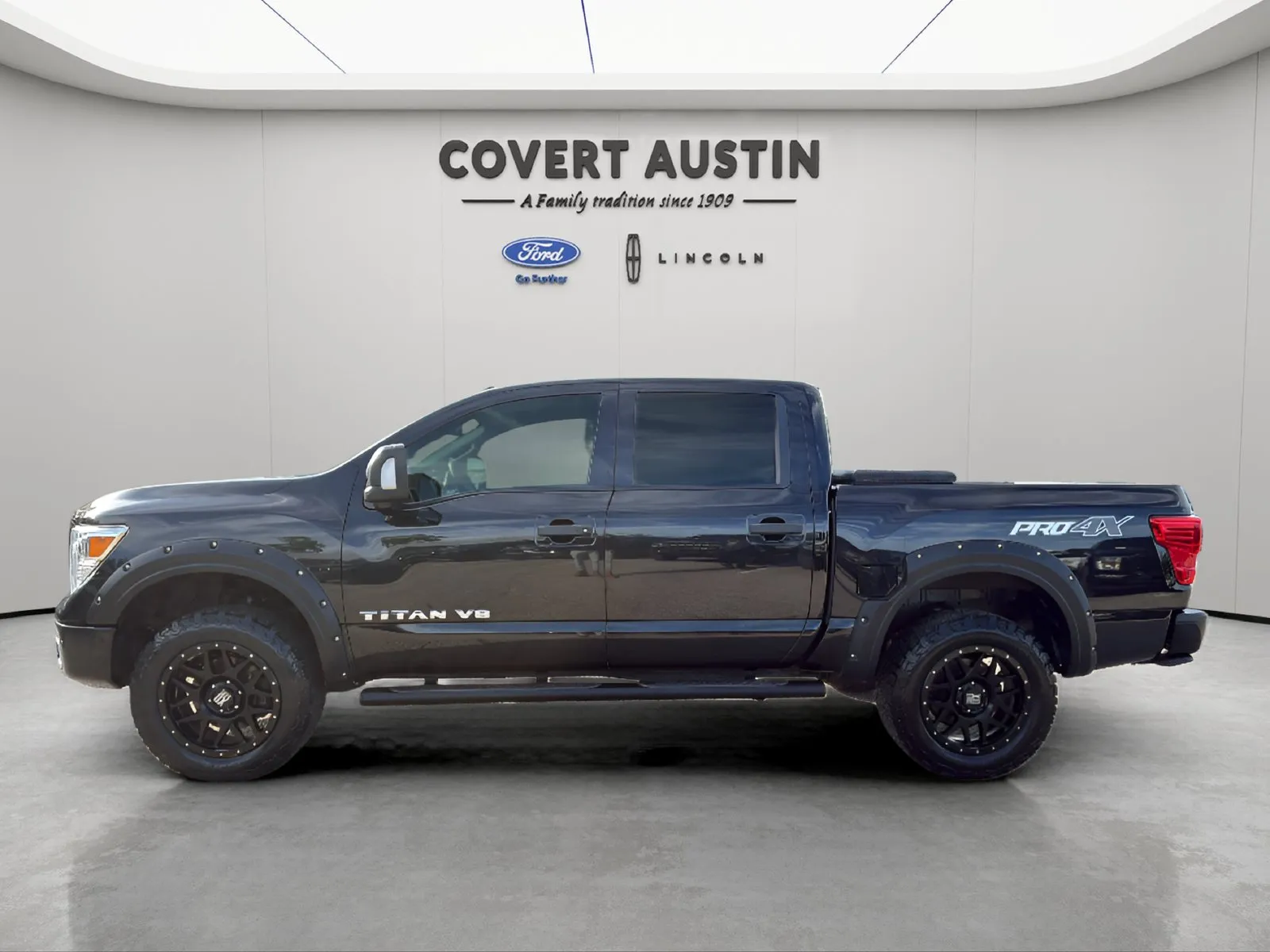 Nissan Titan photo 2