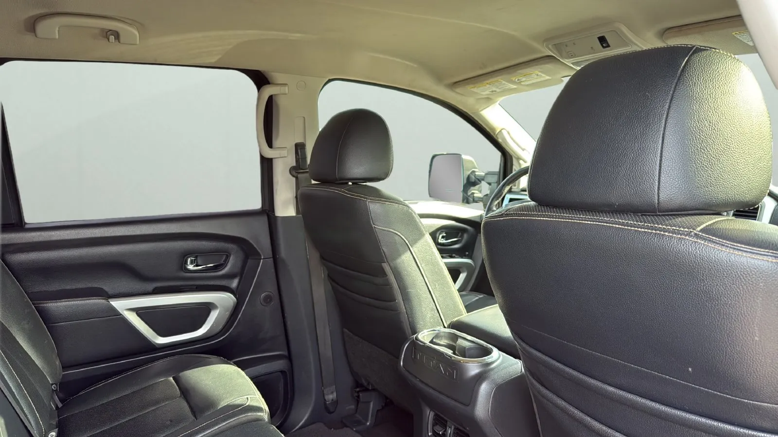 Nissan Titan photo 25