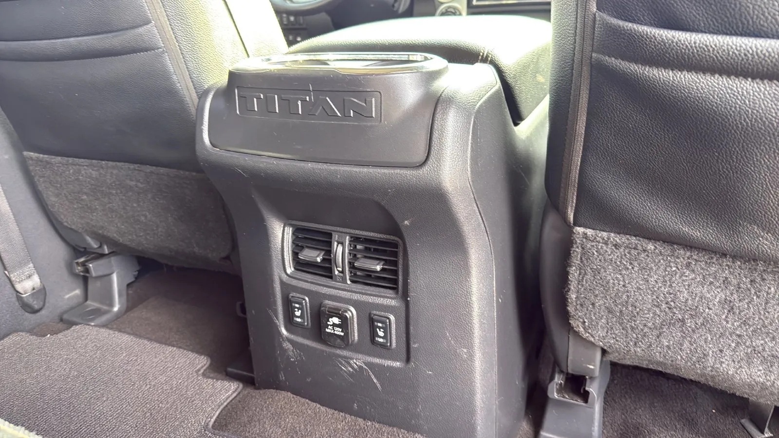 Nissan Titan photo 24