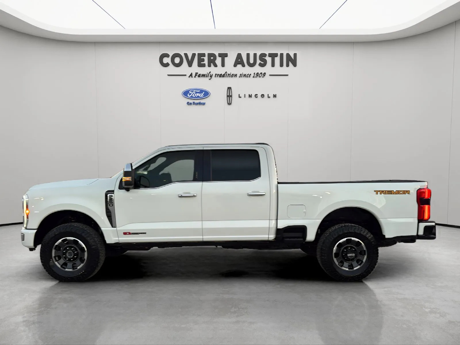 Ford F-250SD photo 2