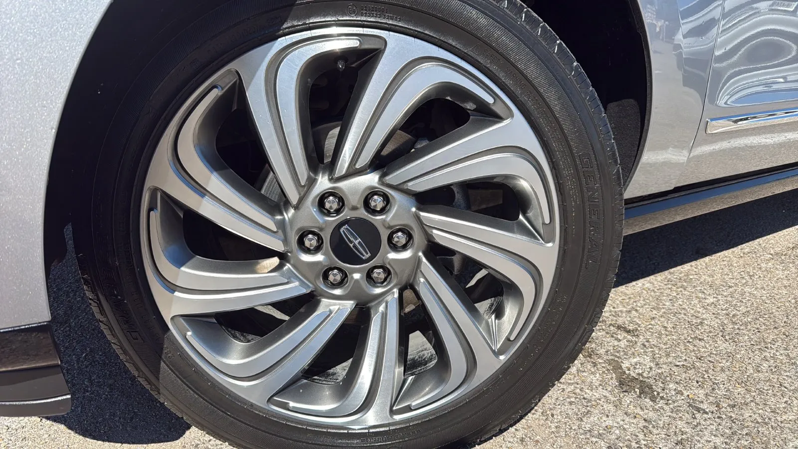 Lincoln Navigator L photo 29
