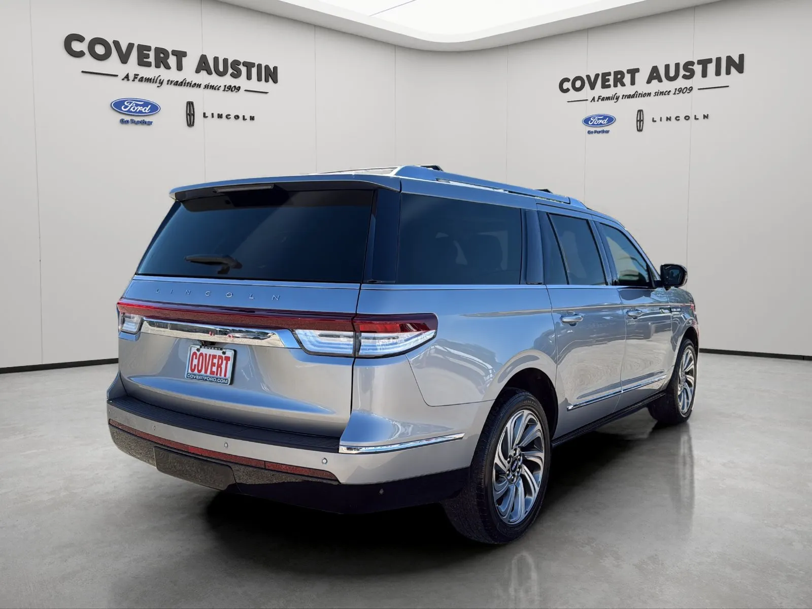 Lincoln Navigator L photo 5