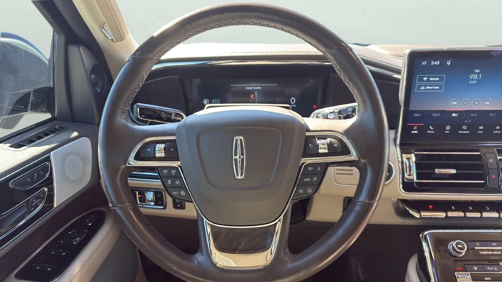Lincoln Navigator L photo 14