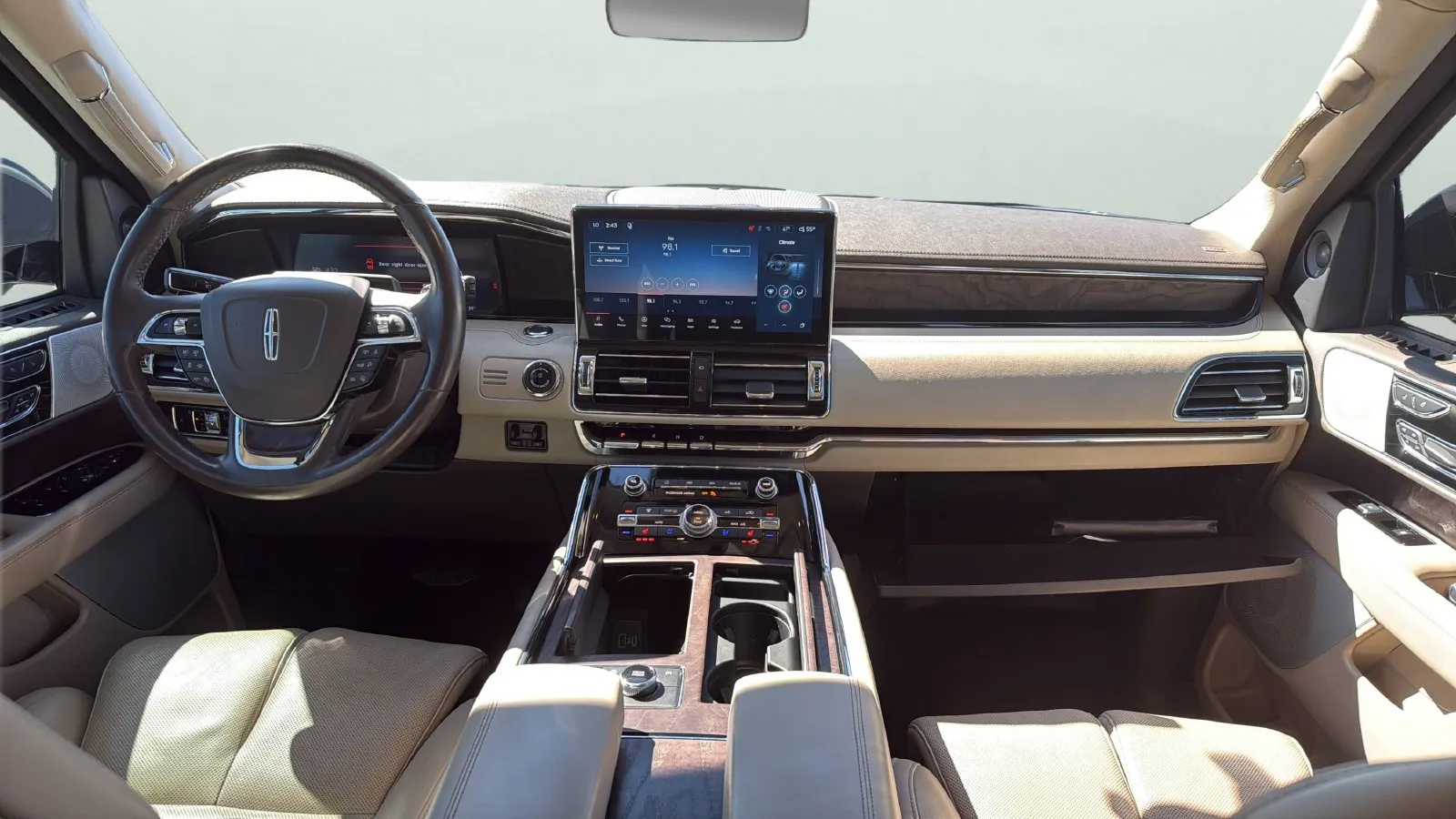 Lincoln Navigator L photo 21