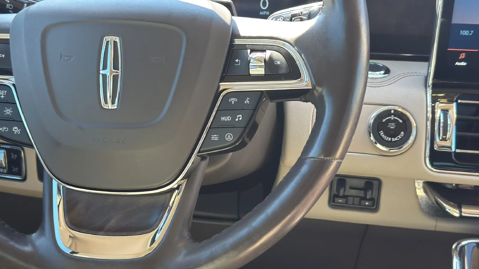Lincoln Navigator L photo 15