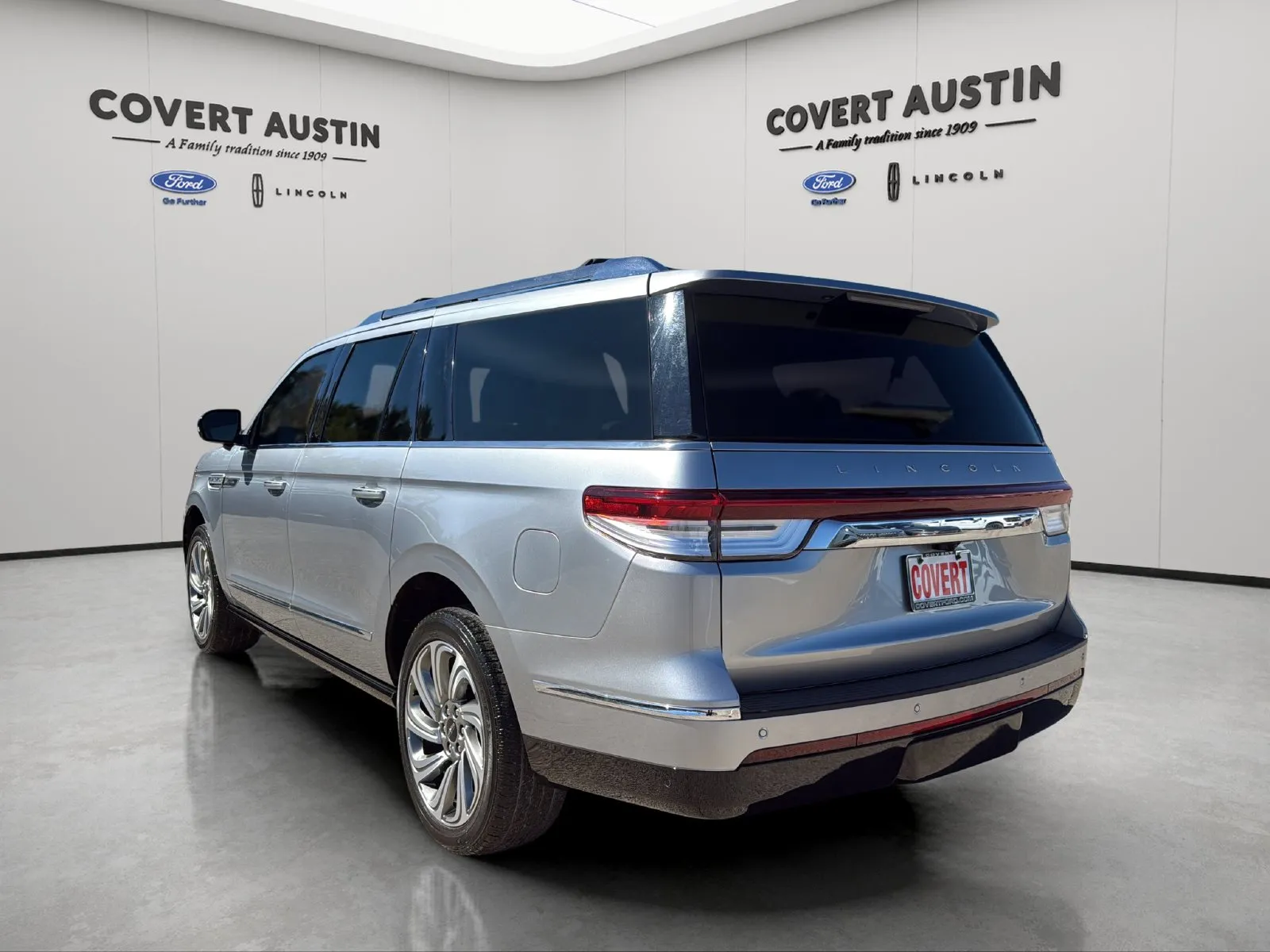 Lincoln Navigator L photo 3