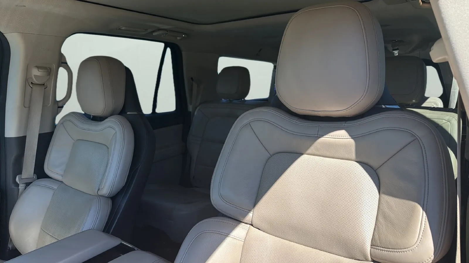 Lincoln Navigator L photo 9