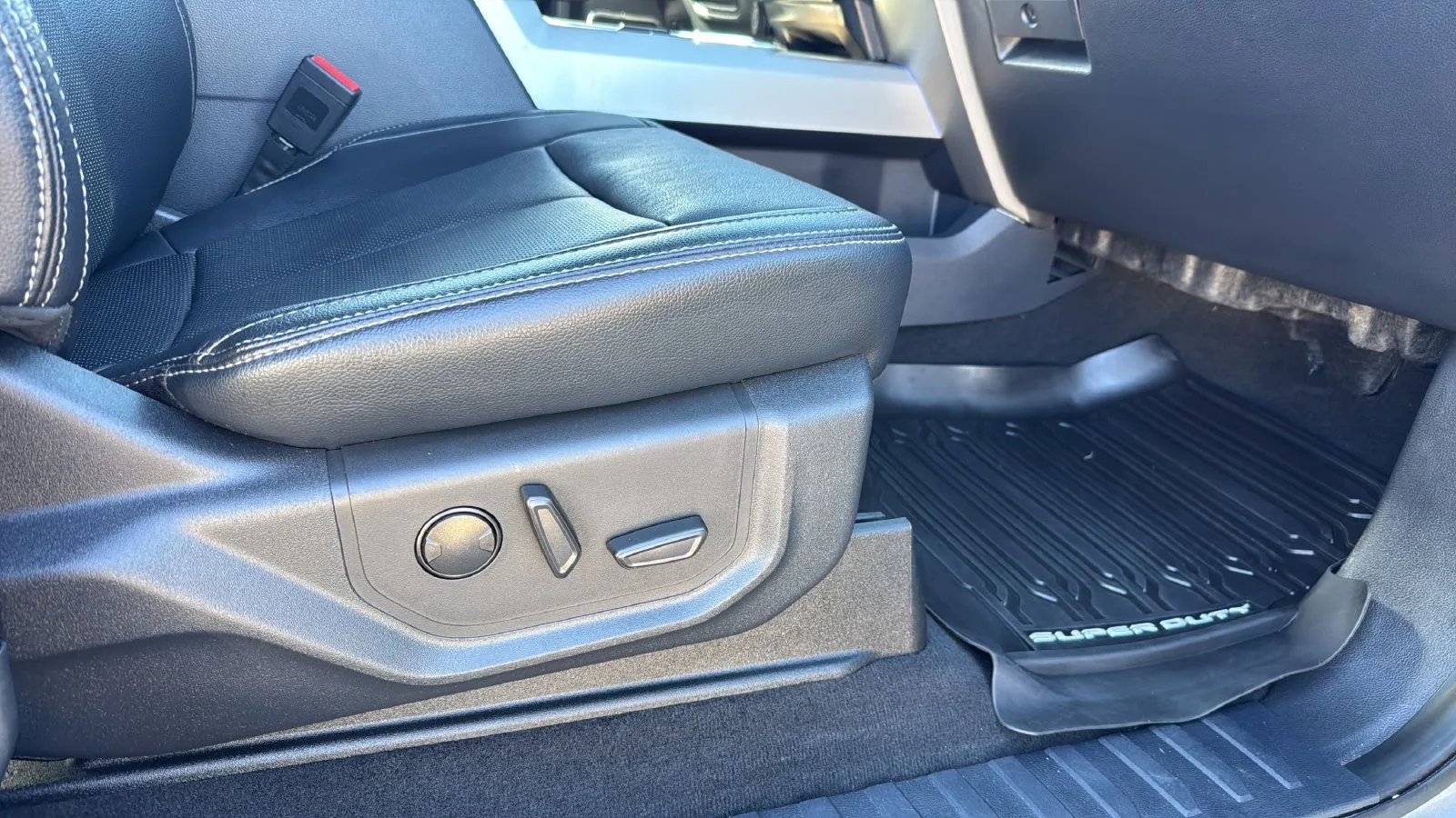 Ford F350SD photo 24