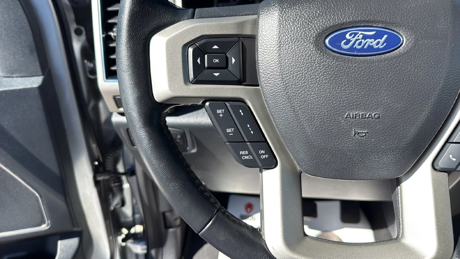 Ford F350SD photo 16