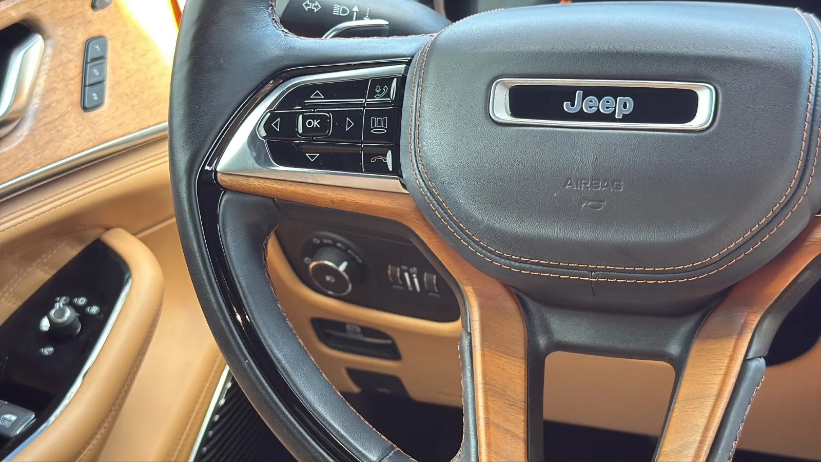 Jeep Grand Cherokee L photo 16