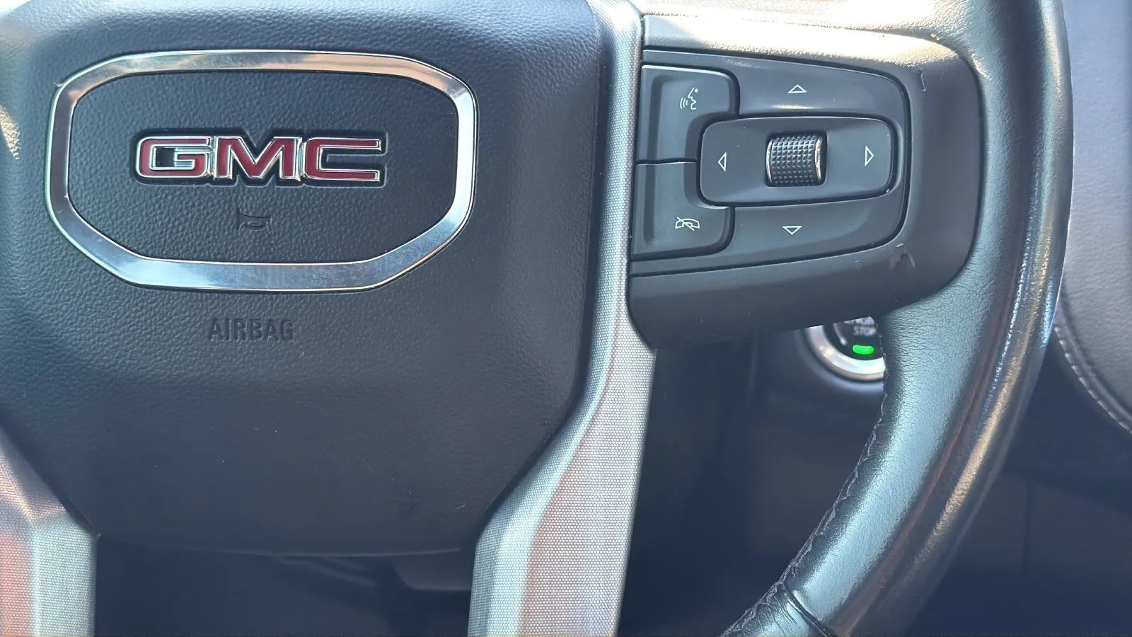 GMC Yukon XL photo 12