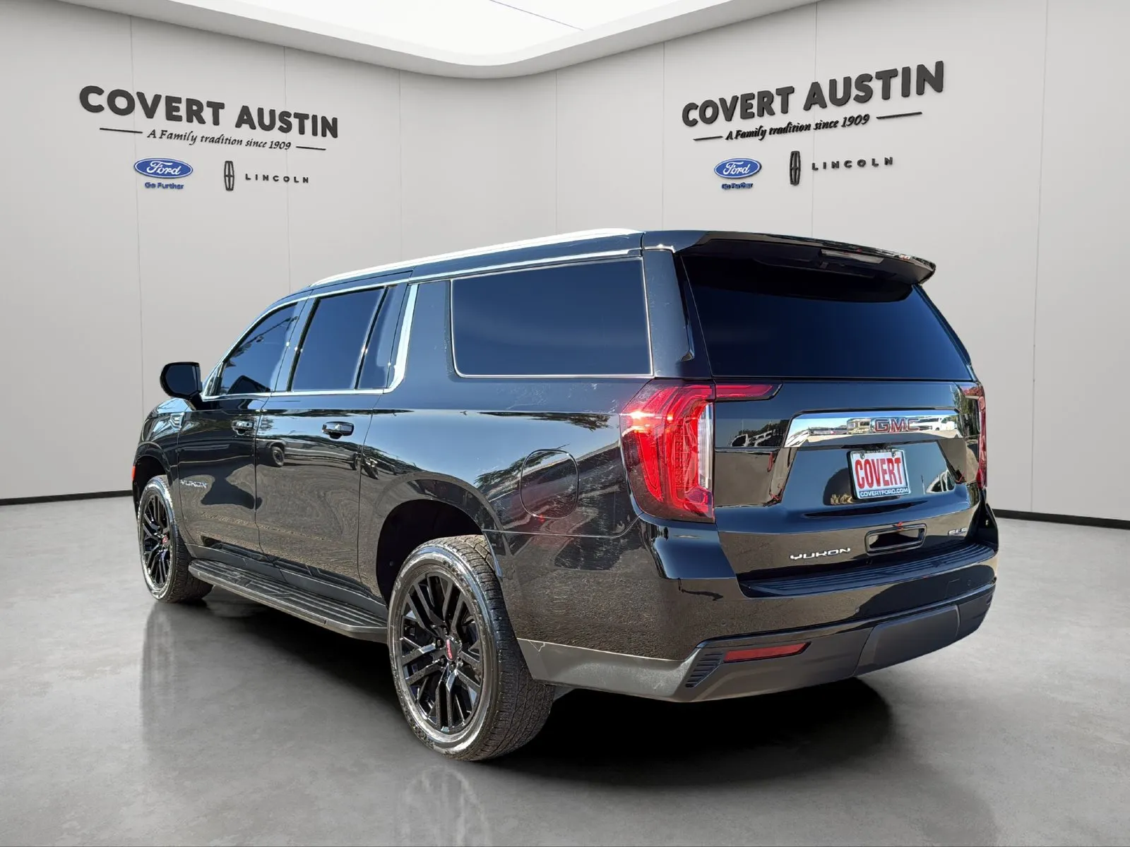 GMC Yukon XL photo 2