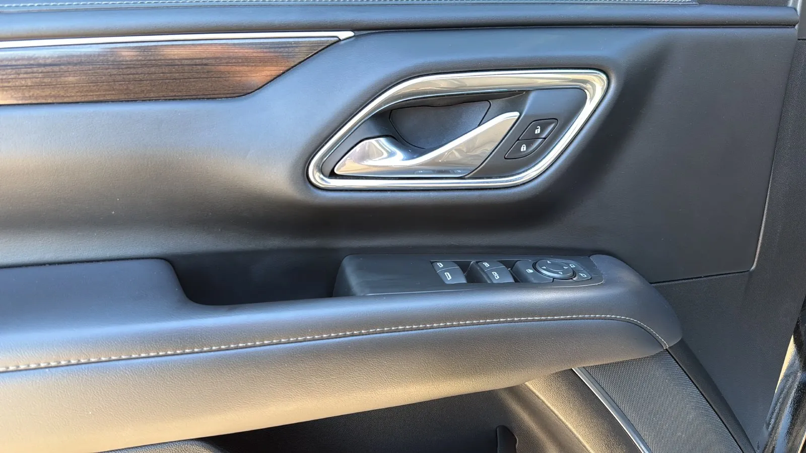 GMC Yukon XL photo 8
