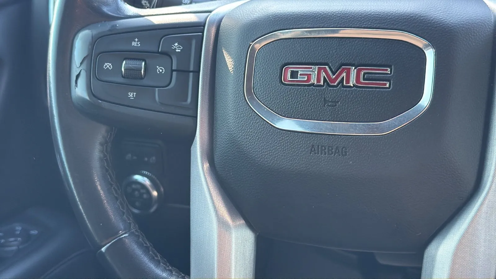 GMC Yukon XL photo 13