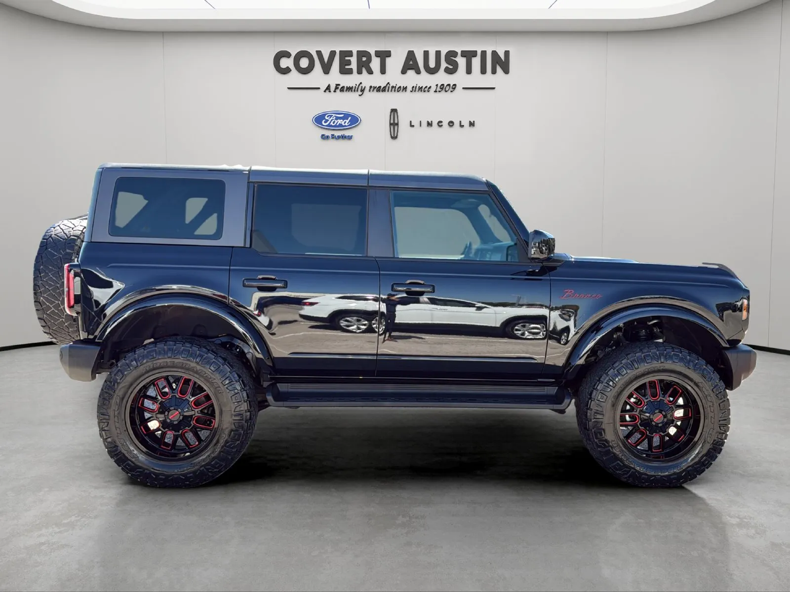 Ford Bronco photo 6