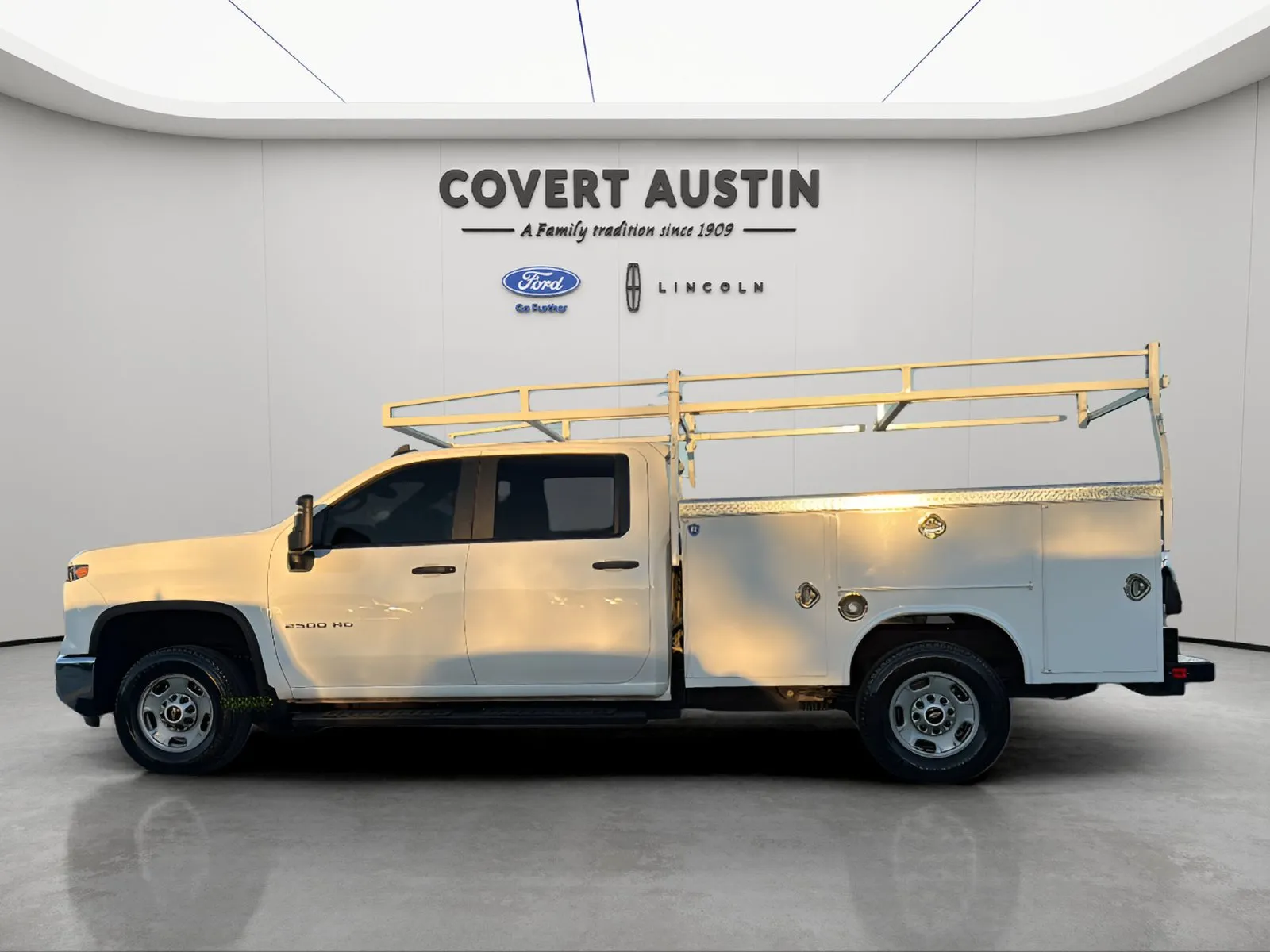Chevrolet Silverado photo 2