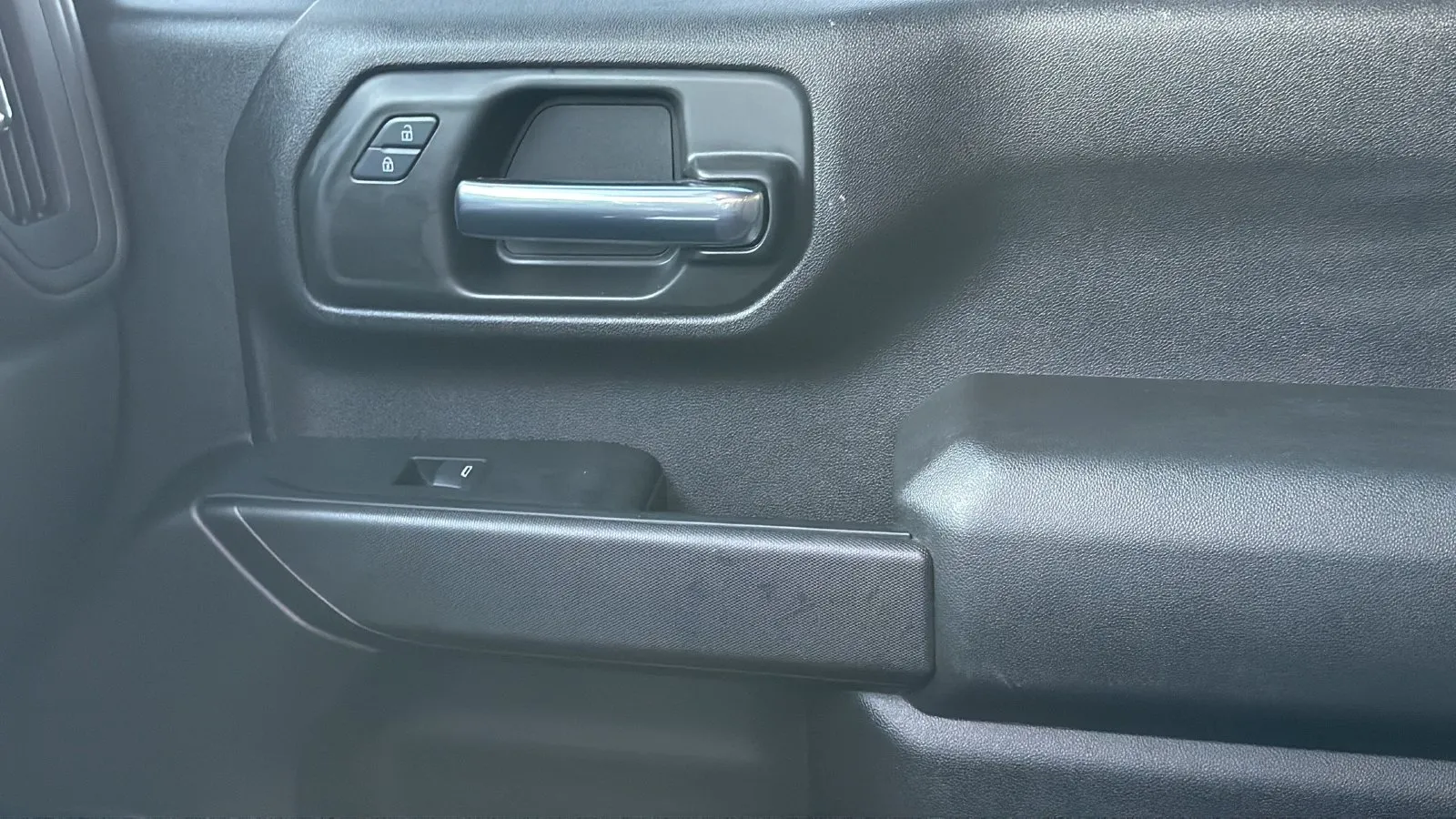 Chevrolet Silverado photo 23