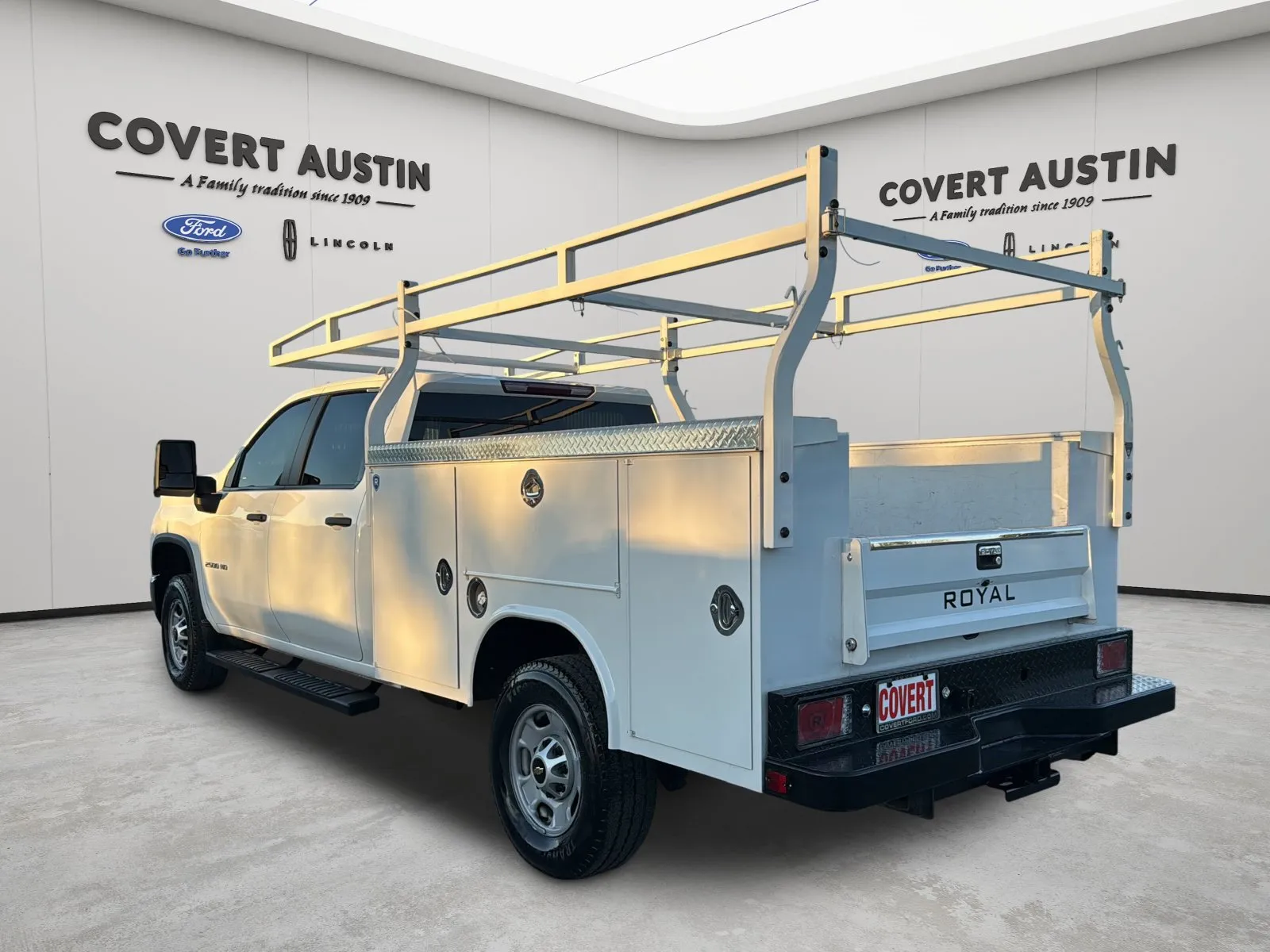 Chevrolet Silverado photo 3