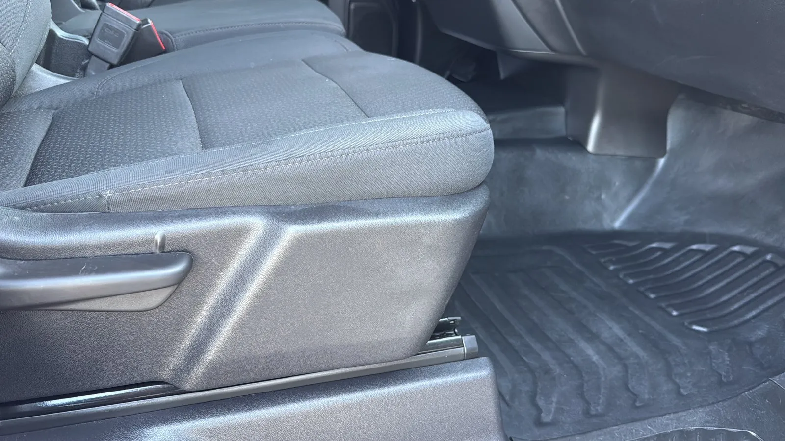 Chevrolet Silverado photo 24