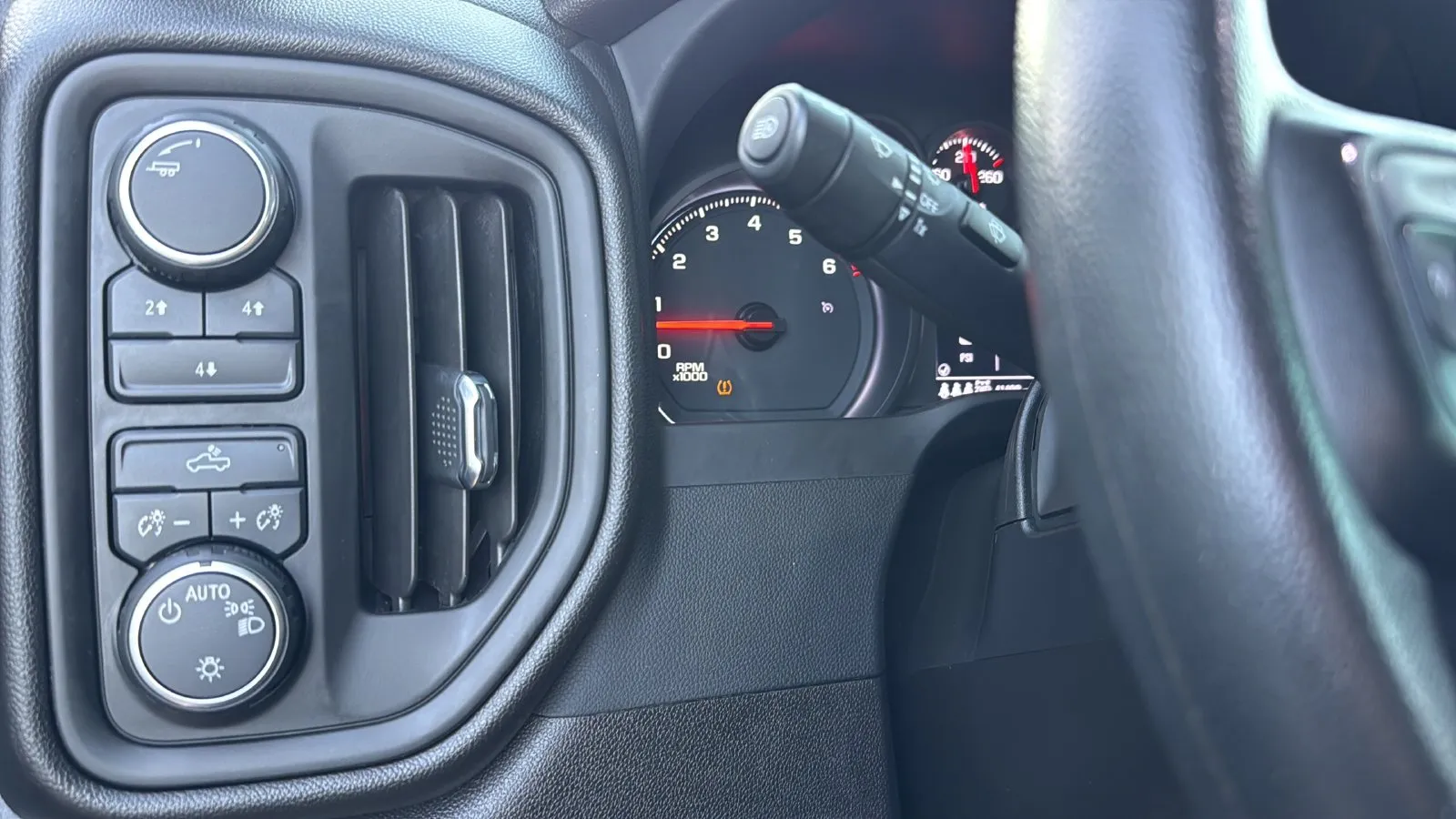Chevrolet Silverado photo 17
